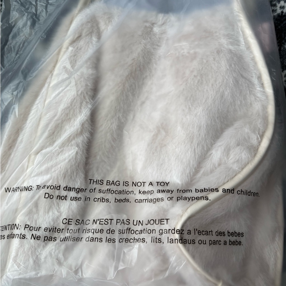 Brand new with tags Victoria’s Secret Ivory Cream Luxe Fuzzy Soft Faux Tote - Picture 3 of 3